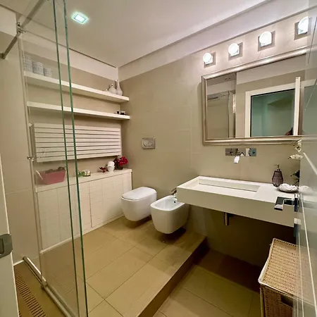 Interno 5 4* روما