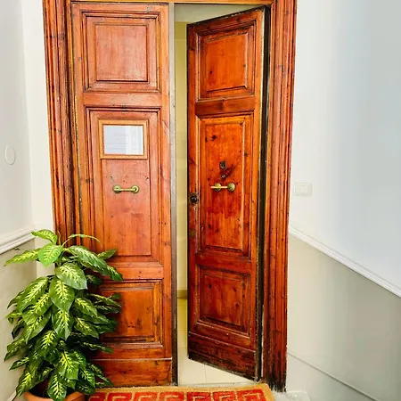 Interno 5 Bed & Breakfast 4*