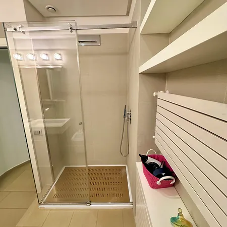 לינה וארוחת בוקר Interno 5 4*