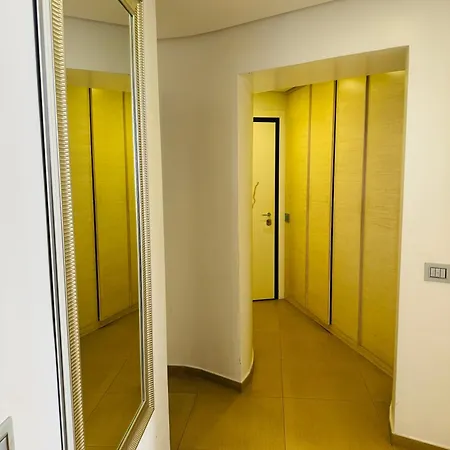 Interno 5 Rom